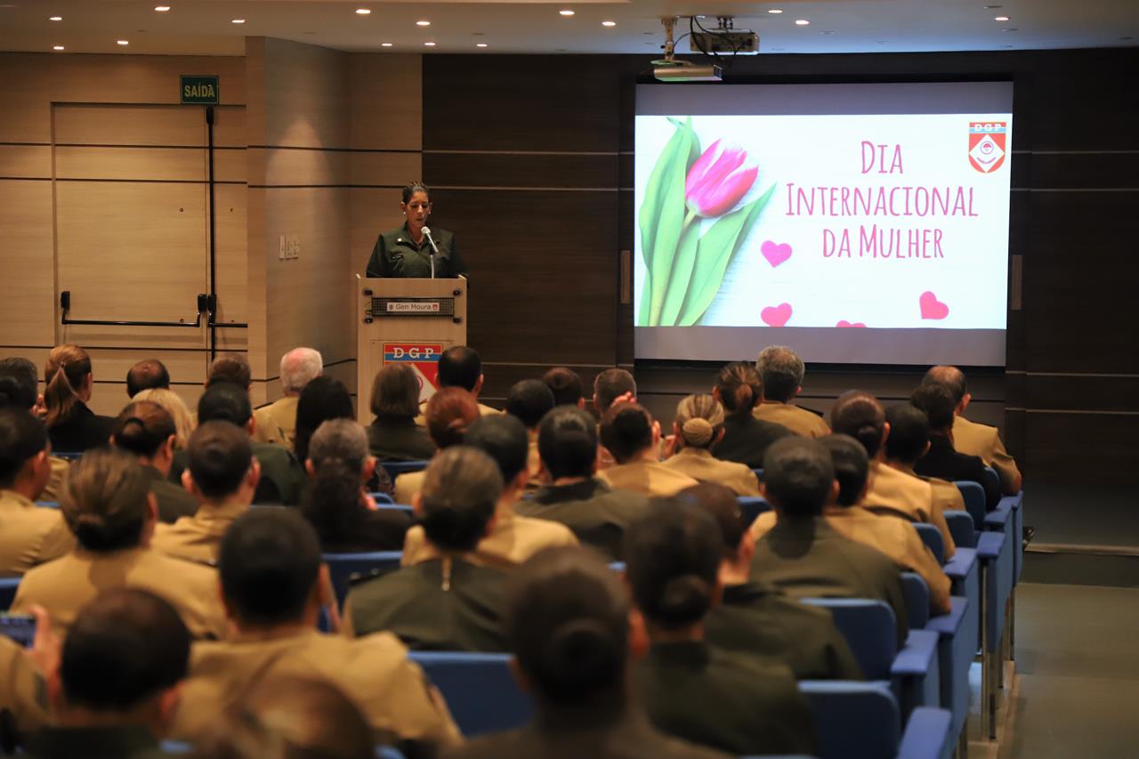 Exército Brasileiro 🇧🇷 on X: Quer saber mais sobre a jornada das mulheres  no Exército? No EBlog de hoje, o texto Comunicação e inspiração: a  valorização das jornadas das mulheres pioneiras une