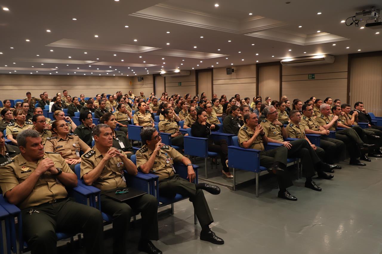 Exército Brasileiro 🇧🇷 on X: Quer saber mais sobre a jornada das mulheres  no Exército? No EBlog de hoje, o texto Comunicação e inspiração: a  valorização das jornadas das mulheres pioneiras une